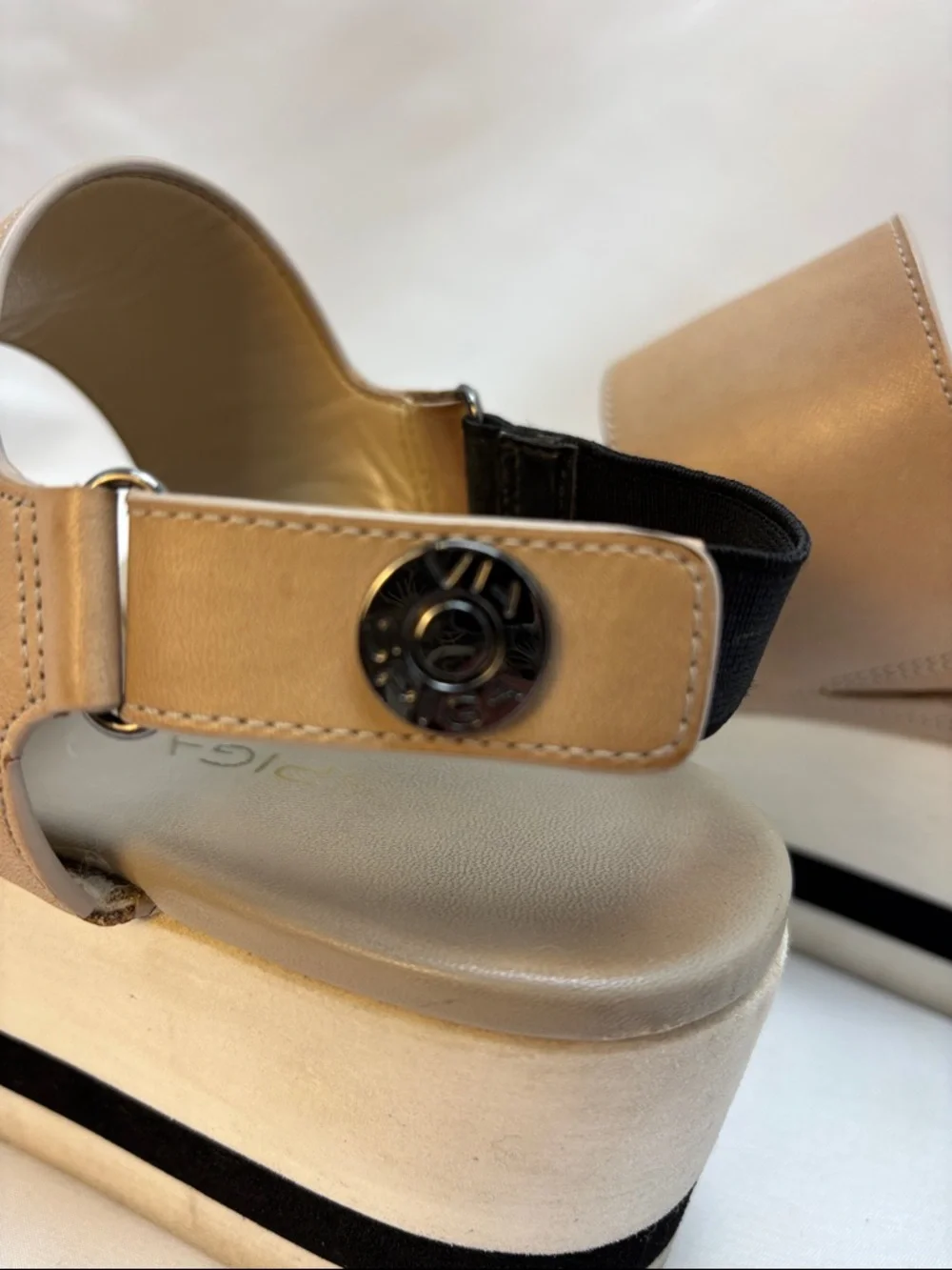 Via Spiga Women’s Sz7M Beige‎ and Black Platform Sandals #306